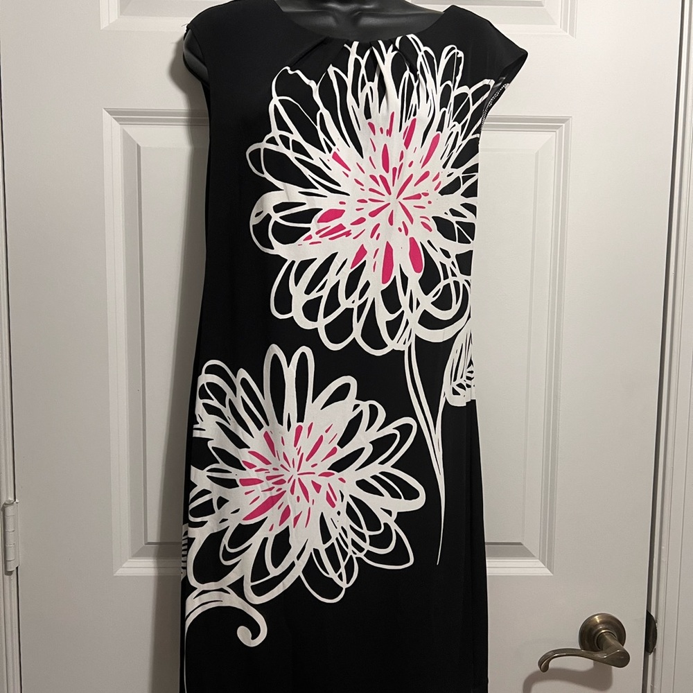 B CALM SLEEVELESS FLORAL DRESS